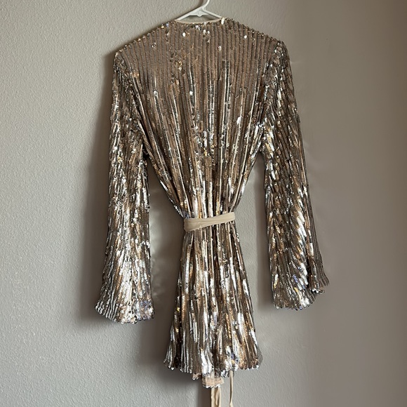 Sequin wrap dress - Picture 8 of 9